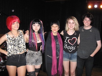 Vocal_CoachProducer_Jeannie_Deva_with_Hey_Violet_Capitol_Records_during_European_tour_rehearsals_May_2015
